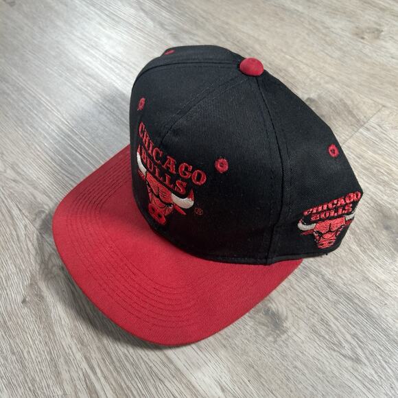 VTG Chicago Bulls Snapback Hat NBA Basketball Jordan Youngan Black Red Cap - Picture 7 of 8